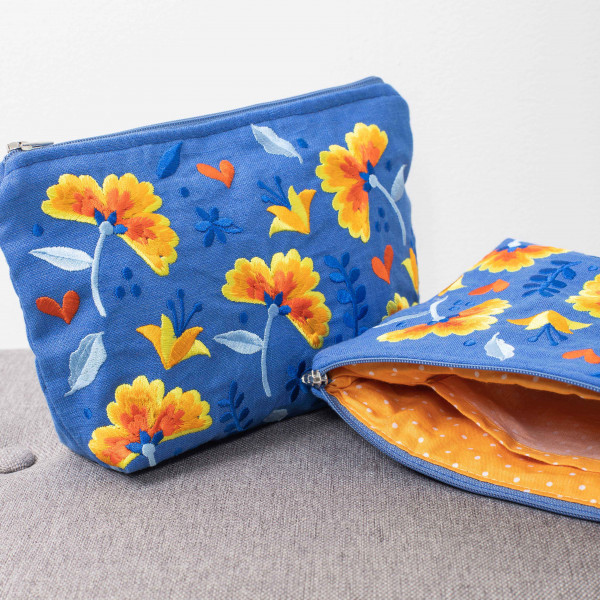 Косметичка с вышивкой Цветок Синяя