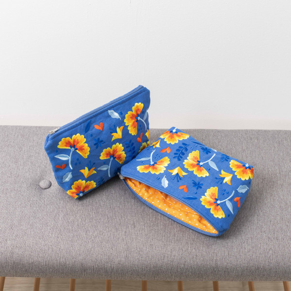 Косметичка с вышивкой Цветок Синяя