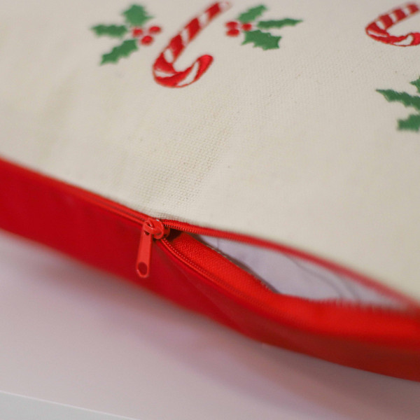 Подушка декоративная с вышивкой 40х40 Карамель/саржа