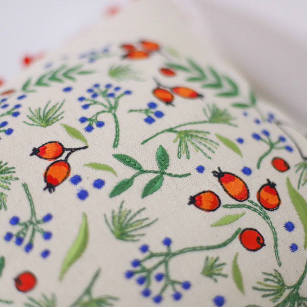 Подушка декоративная с вышивкой 40х40 Шар