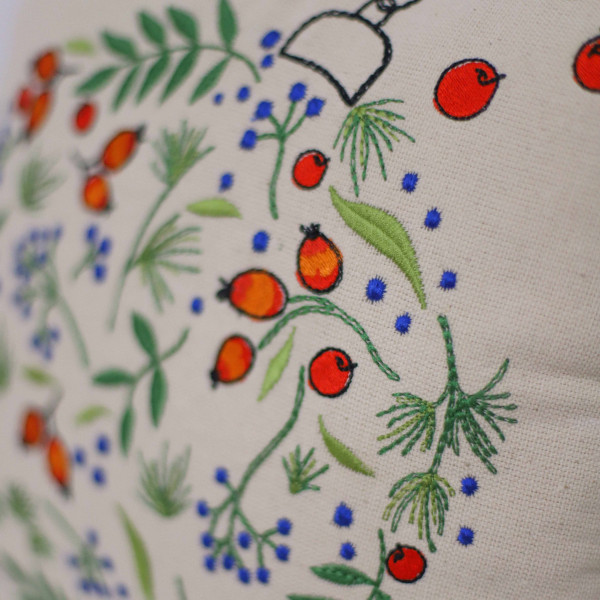 Подушка декоративная с вышивкой 40х40 Шар/саржа